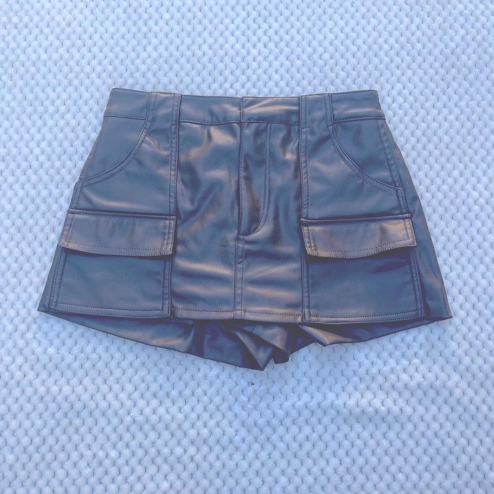 Zara Black Faux Leather Cargo Shorts - Picture 2 of 8